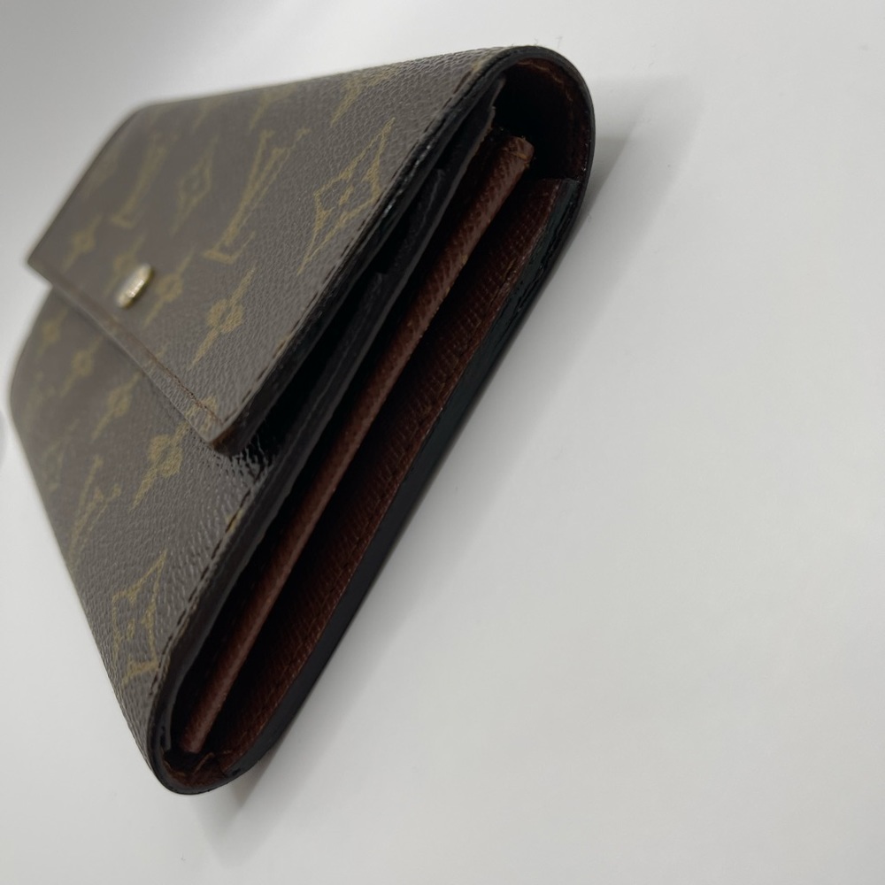 Louis Vuitton Monogram Sarah Wallet - Picture 10 of 17
